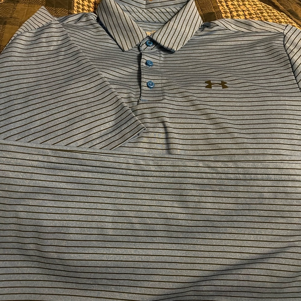 Men’s size large under armour heatgear polo golf shirt